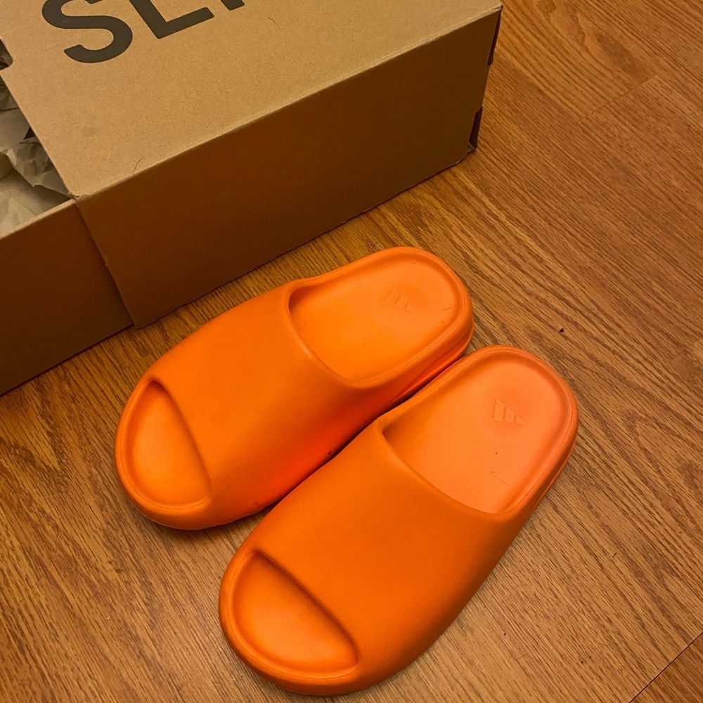 KIDS YEEZY SLIDES
